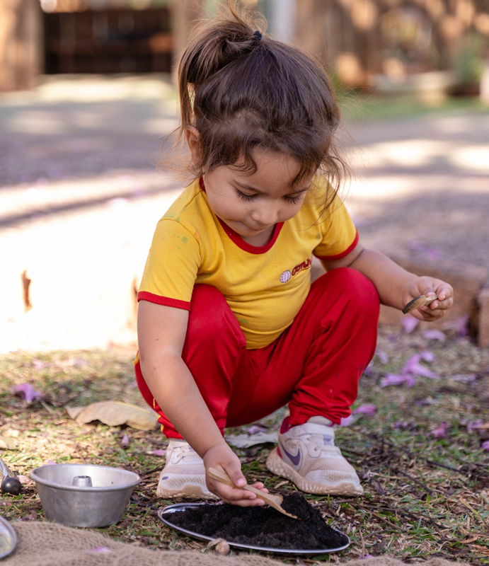 Crianças felizes na escola Solos